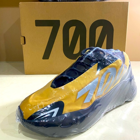 Yeezy 700 Honey - Picture 1 of 2